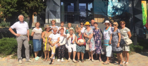 Члены Центра социального обслуживания стали гостями Галереи иллюзий и Алуштинского Аквариума